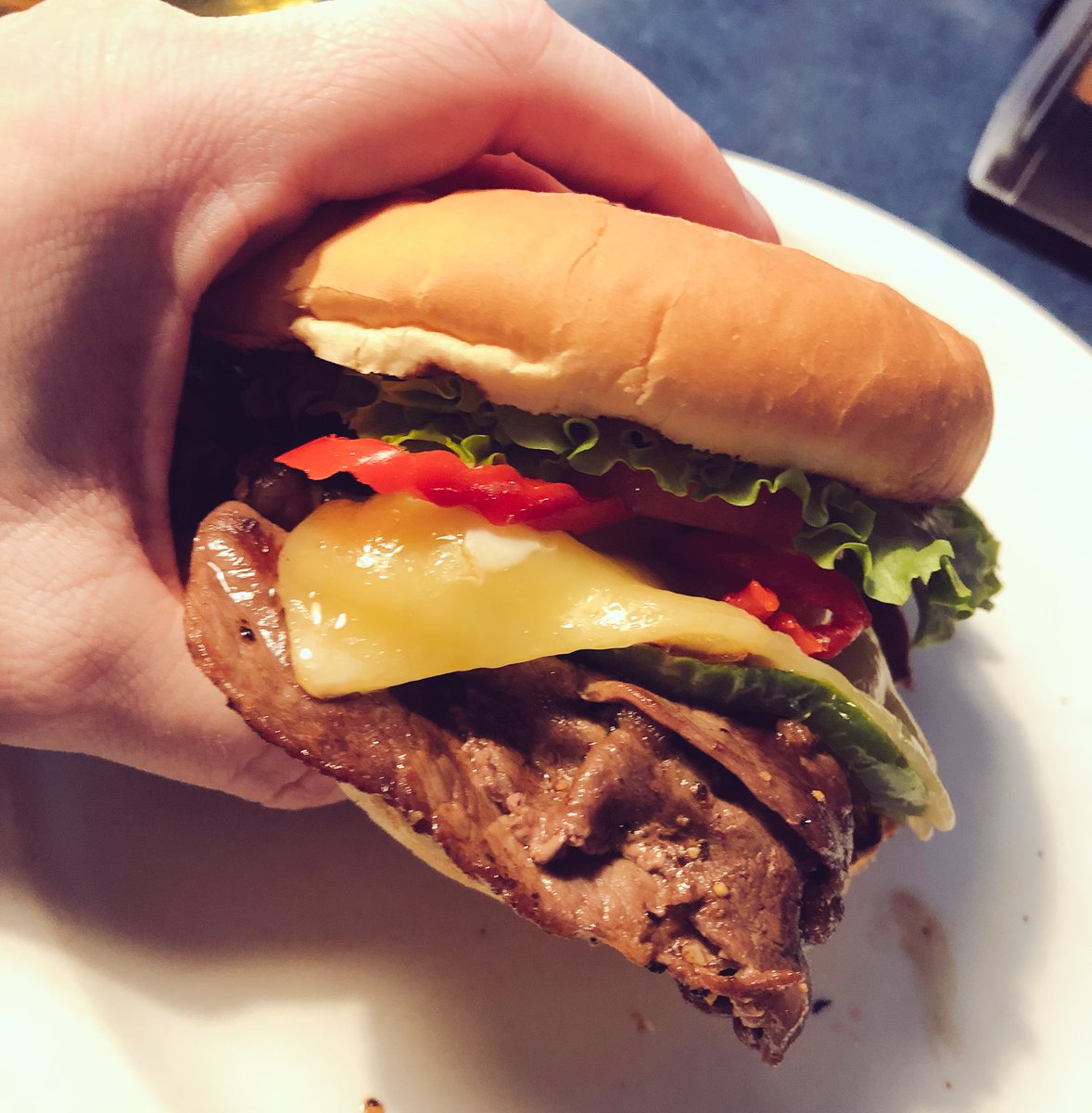 MimiPineau's tweet photo. Another year our Rugby Clubhouse #Doolittles delivers a 👌🏻🍔 during #HFXBurgerweek! @PigDogsRugby @TwitCoast #PineauPattyChronicles https://t.co/0PG2yiXtCI