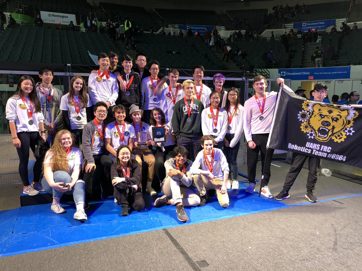 UAHSBearBots's tweet photo. We won the Engineering Inspiration Award at the Buckeye Regional! It celebrates outstanding success in advancing respect and appreciation for engineering within a team’s school and community. We will be attending Worlds! #BuckeyeFRC #Robotics @UA_Schools @atheado @keith_pomeroy https://t.co/ybAB4JxdZw
