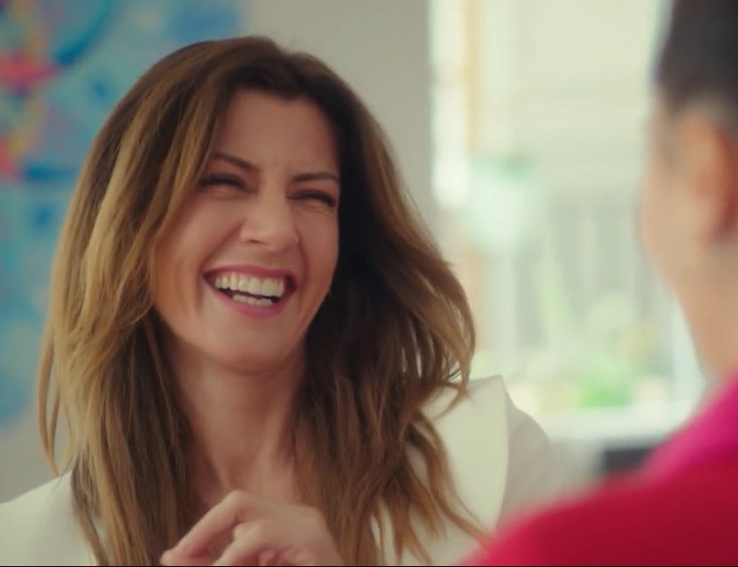 Geceyi bu gülüşle kapatıyorum 🌼 
#GökçeBahadir 
#OyaToksöz