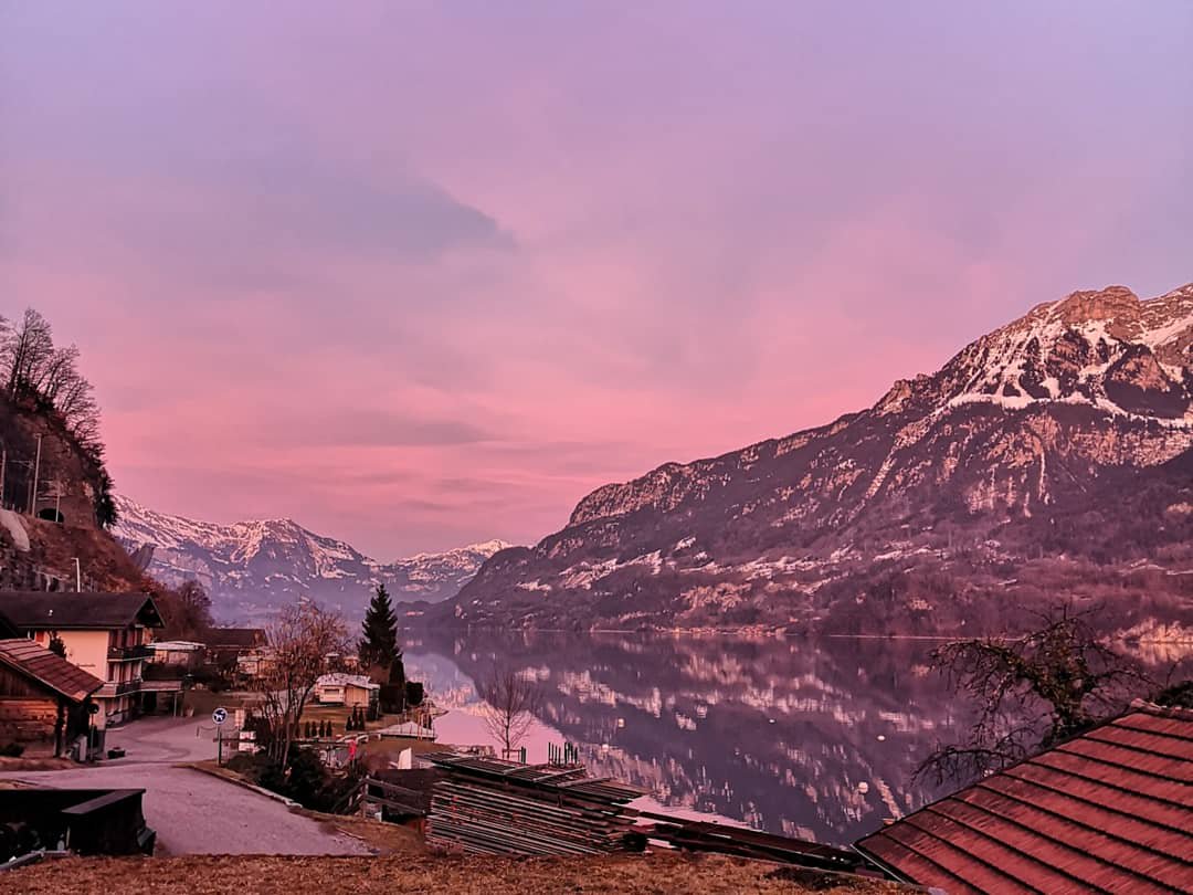 JessThayerSop's tweet photo. The Swiss Lake House sunset and sunrise. 🌅❤️
The most beautiful thing I've ever seen..
#switzerland #swisssunset #swisslakehouse #swissmountains #travel #roadtrip #europeanroadtrip #sunset #sunrise https://t.co/4AzoQIP7EN