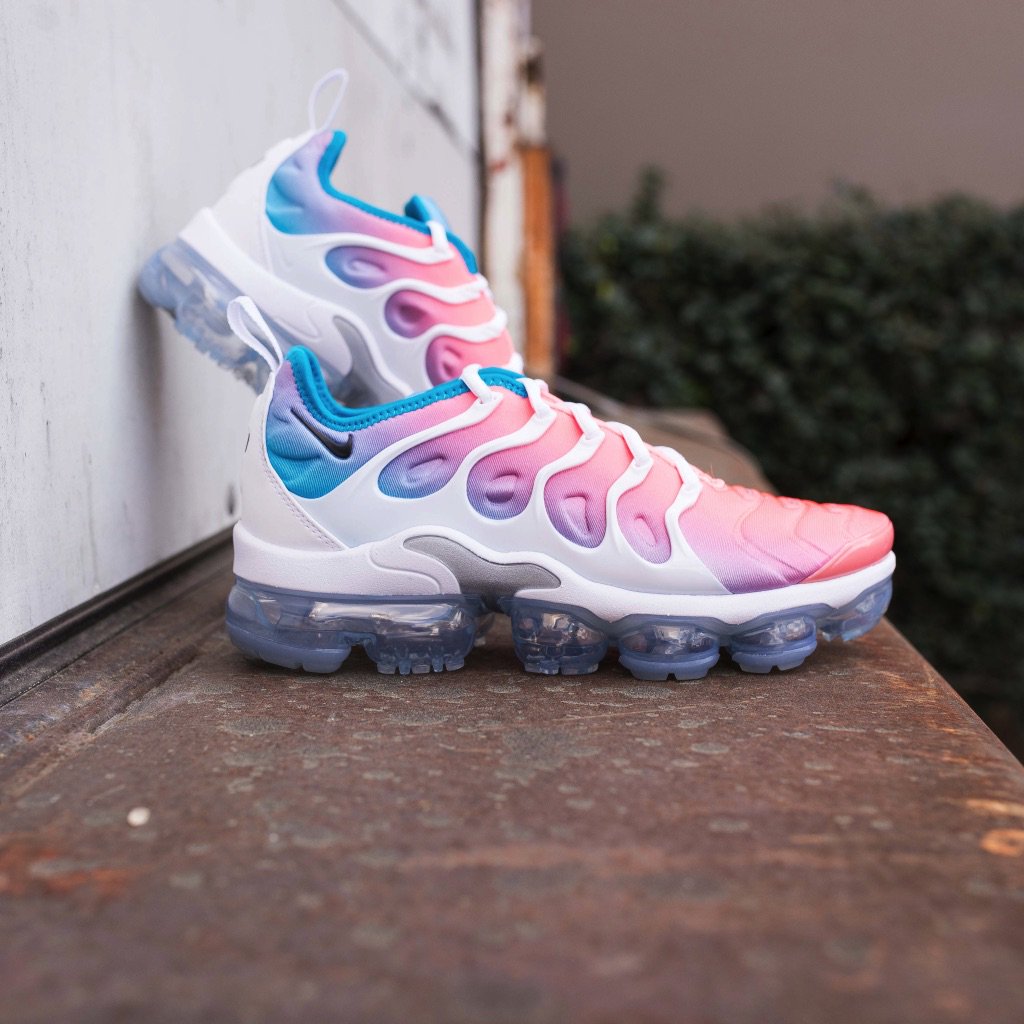 nike vapormax plus womens colorful