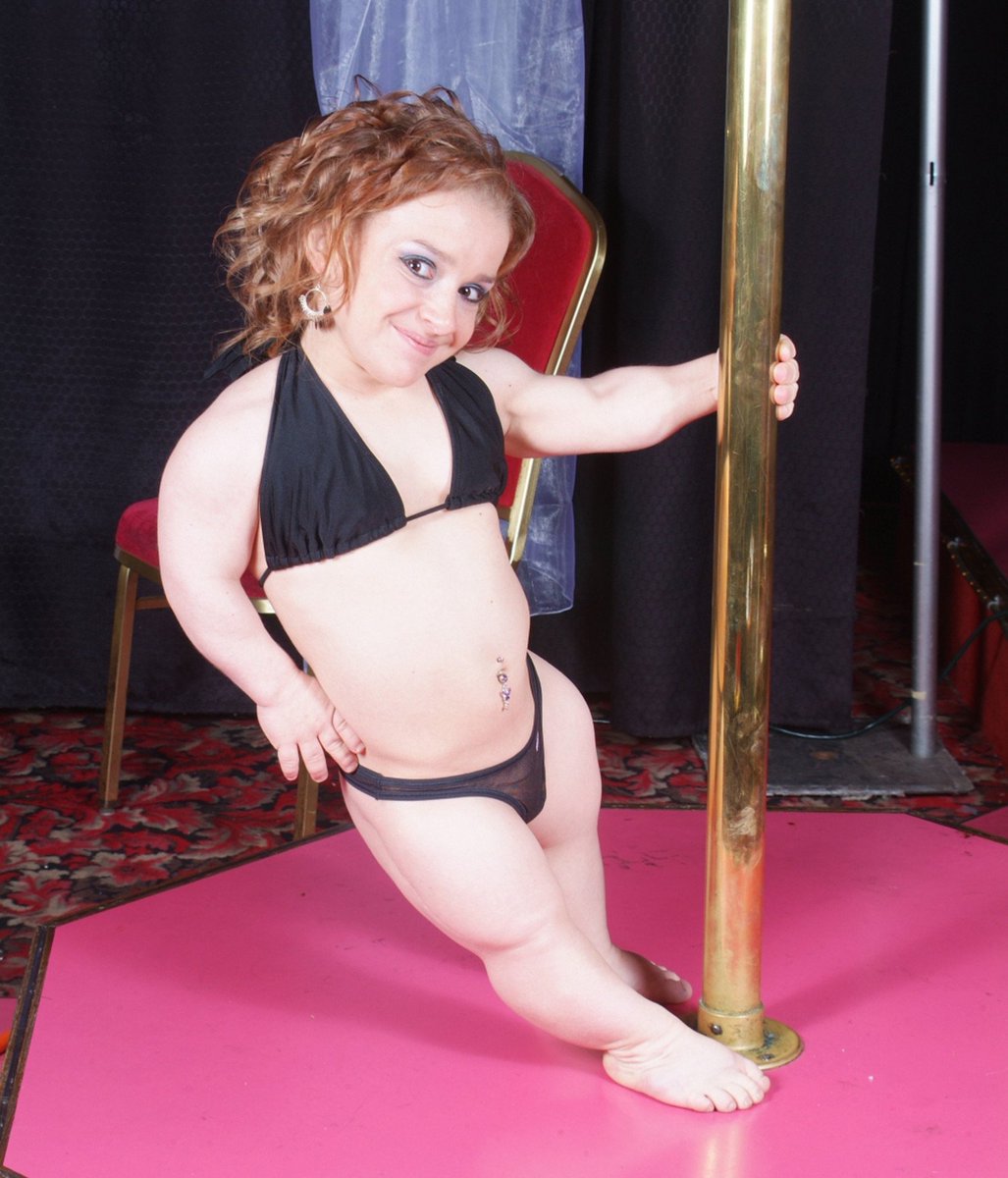 popoutcakes's tweet photo. Book a sexy #midgetStripper #DwarfStripper #LittlePersonStripper for your #BachelorParty #BirthdayParty #StagParty #GuysNightOut Call 877-427-8747 to book today https://t.co/jpxFibWdNm