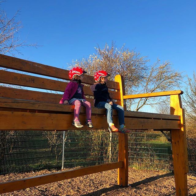 kaiser_rocks's tweet photo. [spring] selten haben wir den Frühling so sehr herbei gesehnt wie in diesem Jahr...
Ging es Dir auch so? 
#hohestraße #radtour #frühling #spring #woombikes # bench #riesenbank #zwerge #kleinekaiser #mkk #meinmainkinzigkreis #mainkinzigkreis #hessen https://t.co/BwiD54XZ5e https://t.co/KXGvtLenhO