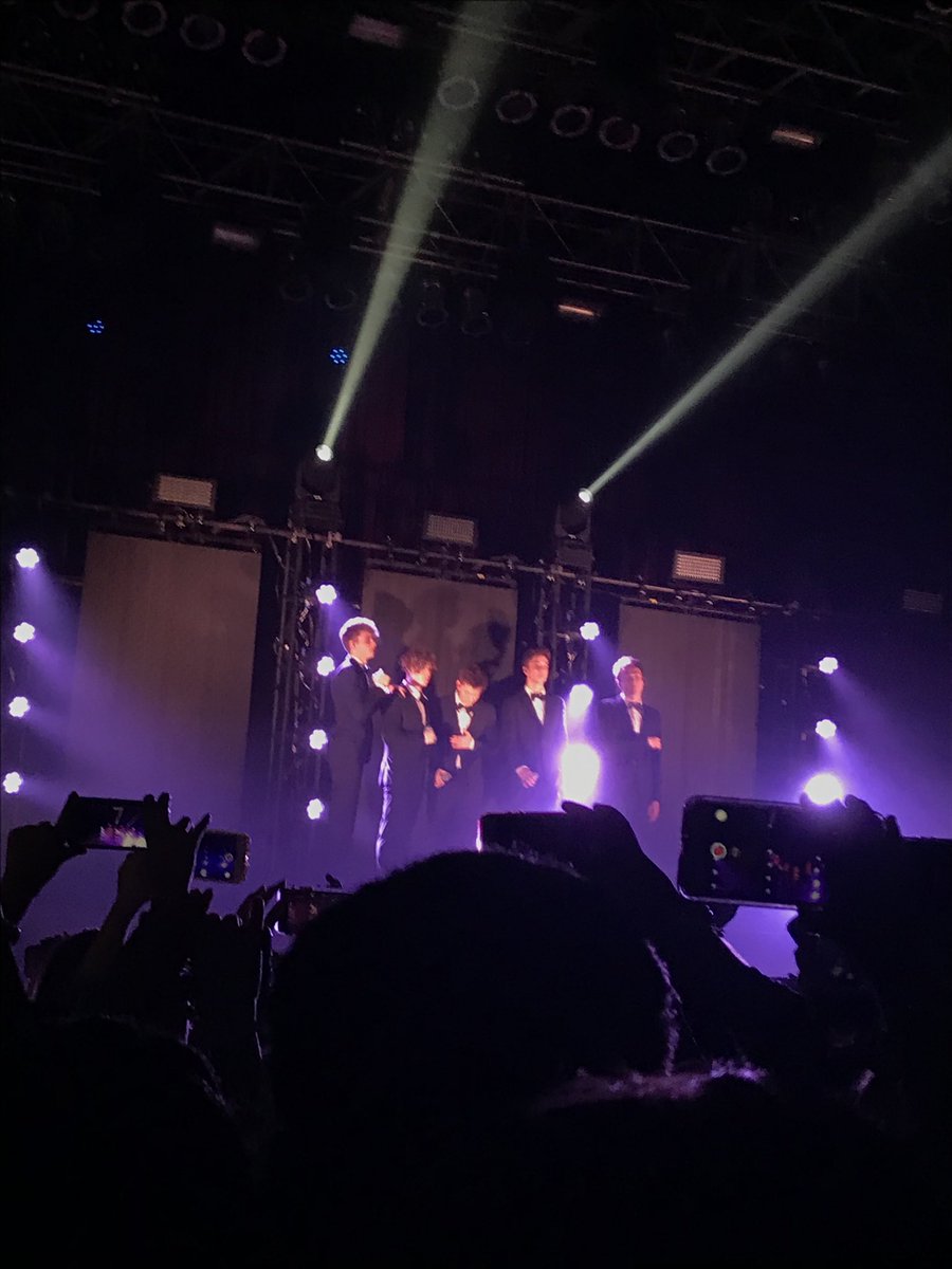 keonheewrld's tweet photo. A year ago I went to the @whydontwemusic #invitationtour and yesterday I got to see the boys again for their #8LettersTour #8LettersTourHouston I love these boys so much and I’m so proud of them and it makes me happy to watch them grow https://t.co/uWji5QRnBN