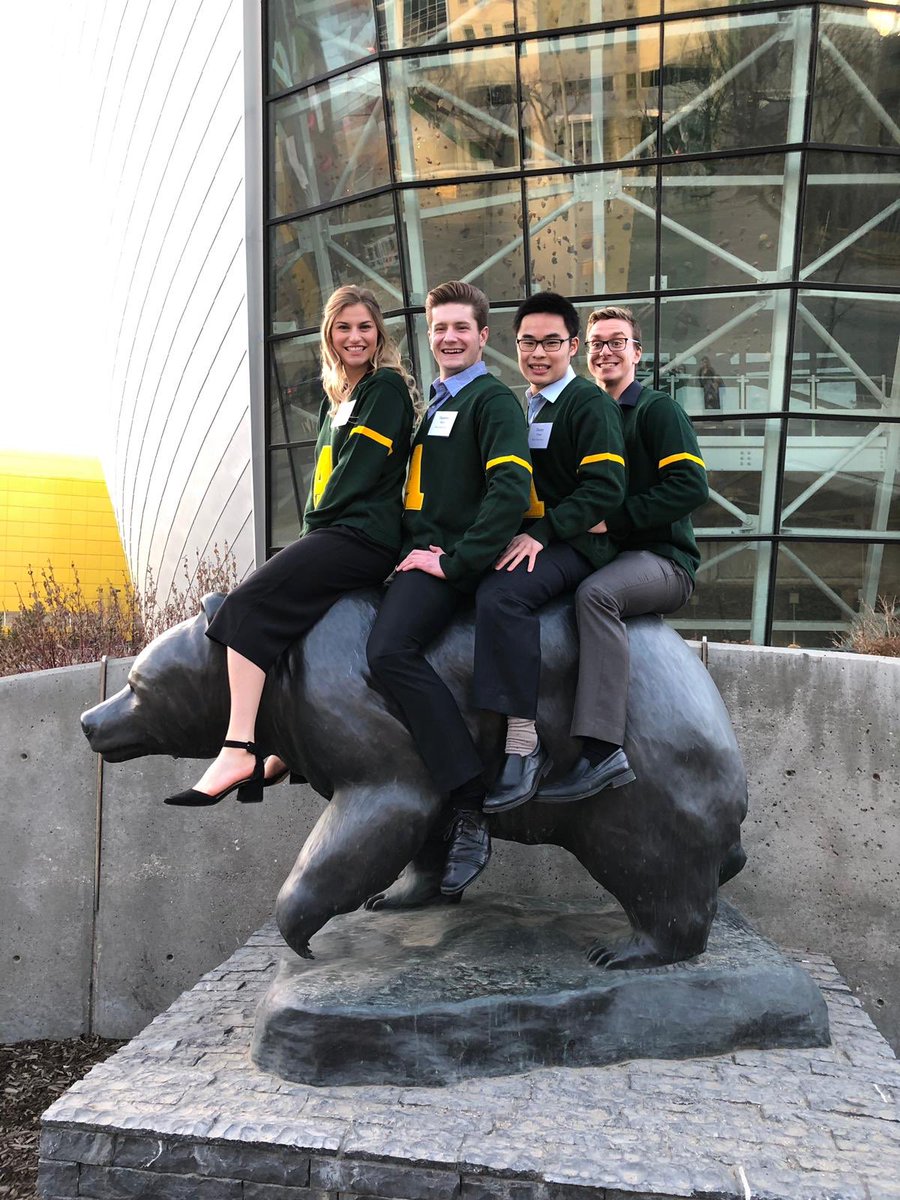 UASwim's tweet photo. Congrats to our 3rd year Block A recipients! 💚💛🐼🐻 https://t.co/JctVlA6swa