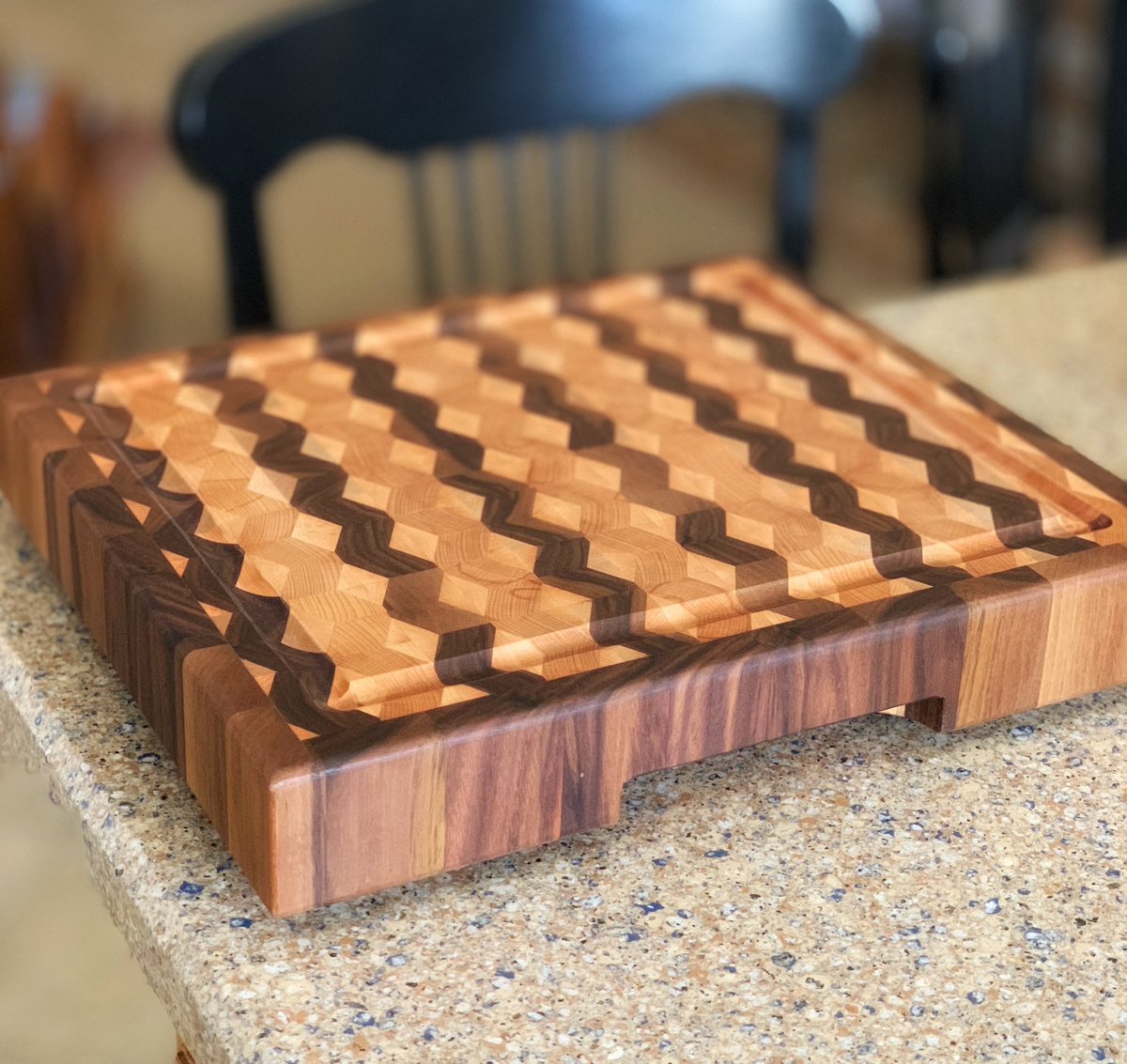KMMorenoWriter's tweet image. I’m in awe at these butcher blocks my dad made! His craftsmanship is unparalleled. Tried out my new board today and not a scratch on it! If your interested in one, PM me. Custom orders taken. #ButcherBlocks #cuttingboards #Kitchen #Cooking