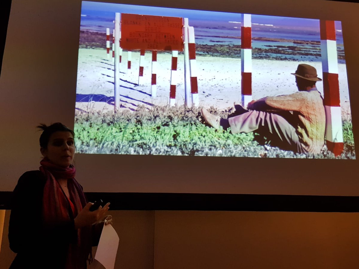 FondArchTo's tweet photo. La città dell'apharteid è stata progettata da architetti, secondo lo stile modernista.
E dopo?
Miriam Bodino ci racconta la Città del Capo post 1994 #NotSoFar @BiennaleDemocr #bdem19 #visibileinvisibile https://t.co/xBBcVh8BZO