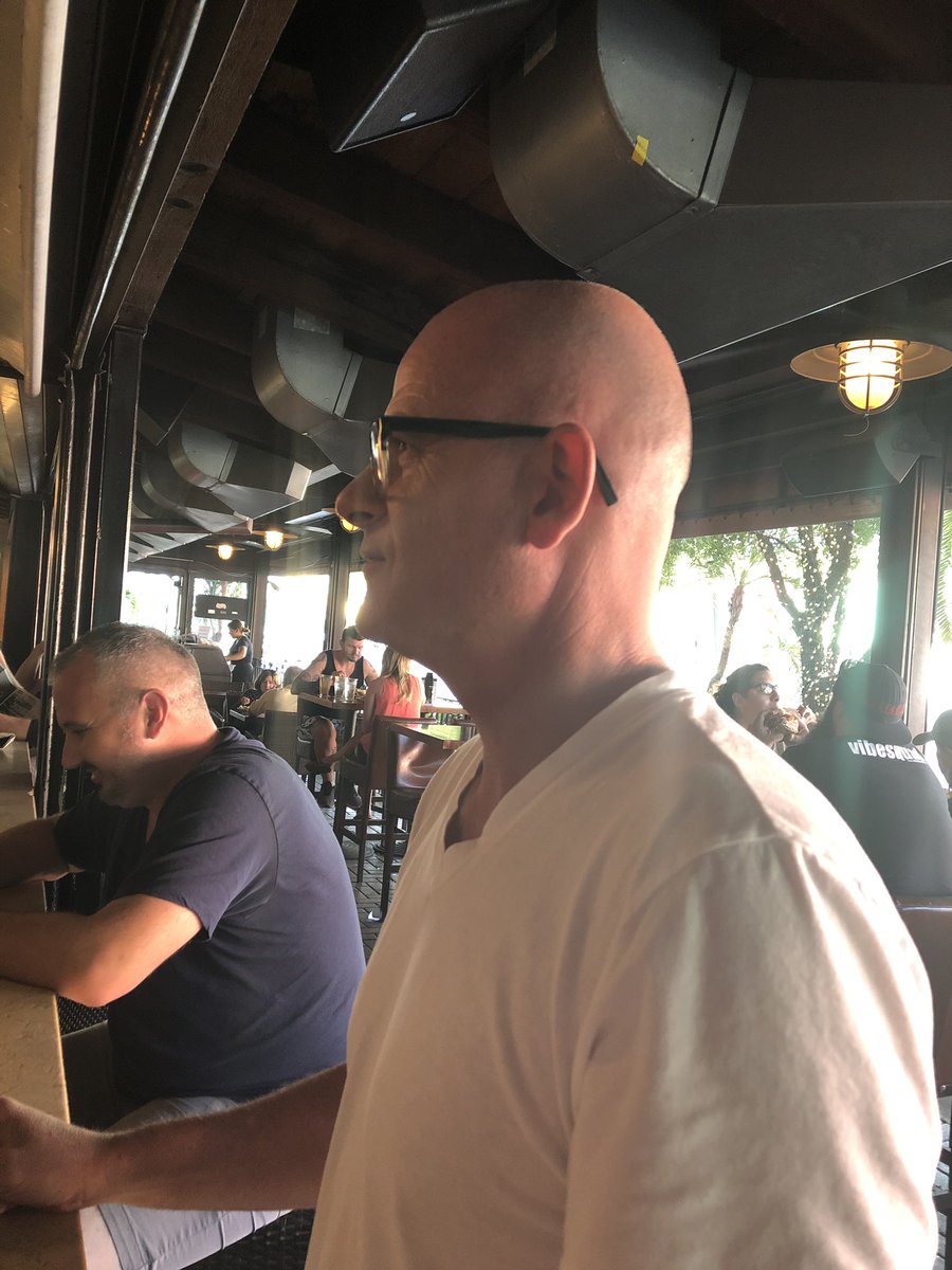rallolife's tweet photo. Hanging with @notthefakeSVP in the 305 at Berries in The Grove! https://t.co/0SVAf6OtB8