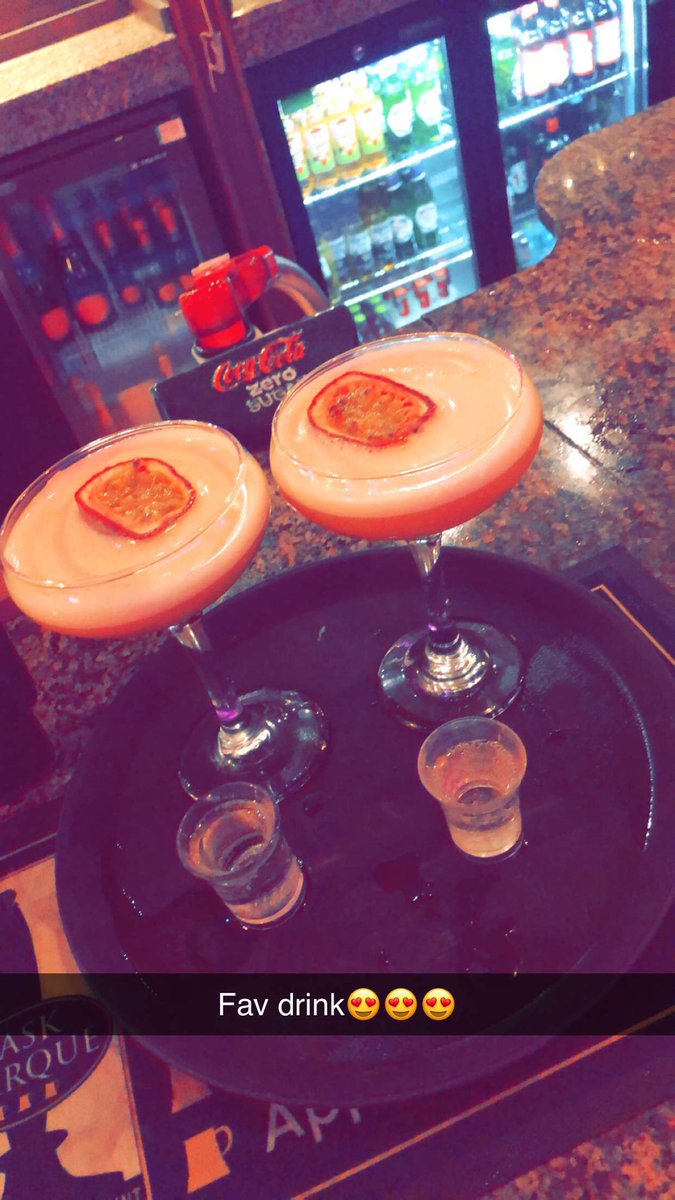 tarnya_m's tweet photo. #backatitagain #leightonbuzzard #picturehouse #pornstarmartini #favdrink 😝😝 https://t.co/a1k7E2aaBF