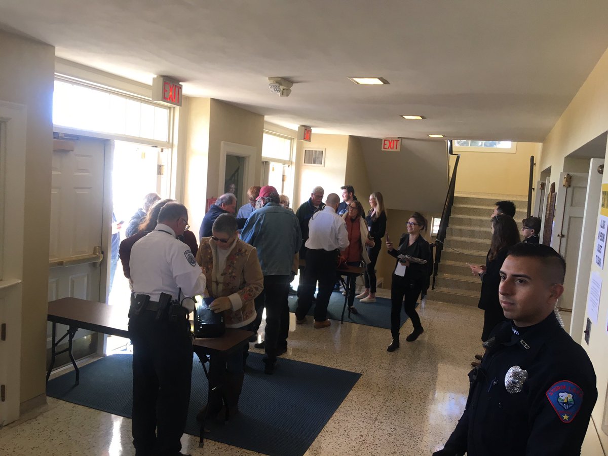 mpross1's tweet photo. SLPD coordinated Safety &amp; Security @ the Heartland Forum &amp; Family Farm Action Rally today providing security for multiple presidential candidates. The events went smooth. #SLFD #BVSO @BuenaVistaUniv @cullen_art @Storm_Lake @StormLakePolice @HuffPost @StormLakeUnited https://t.co/fCIZOPgP6W