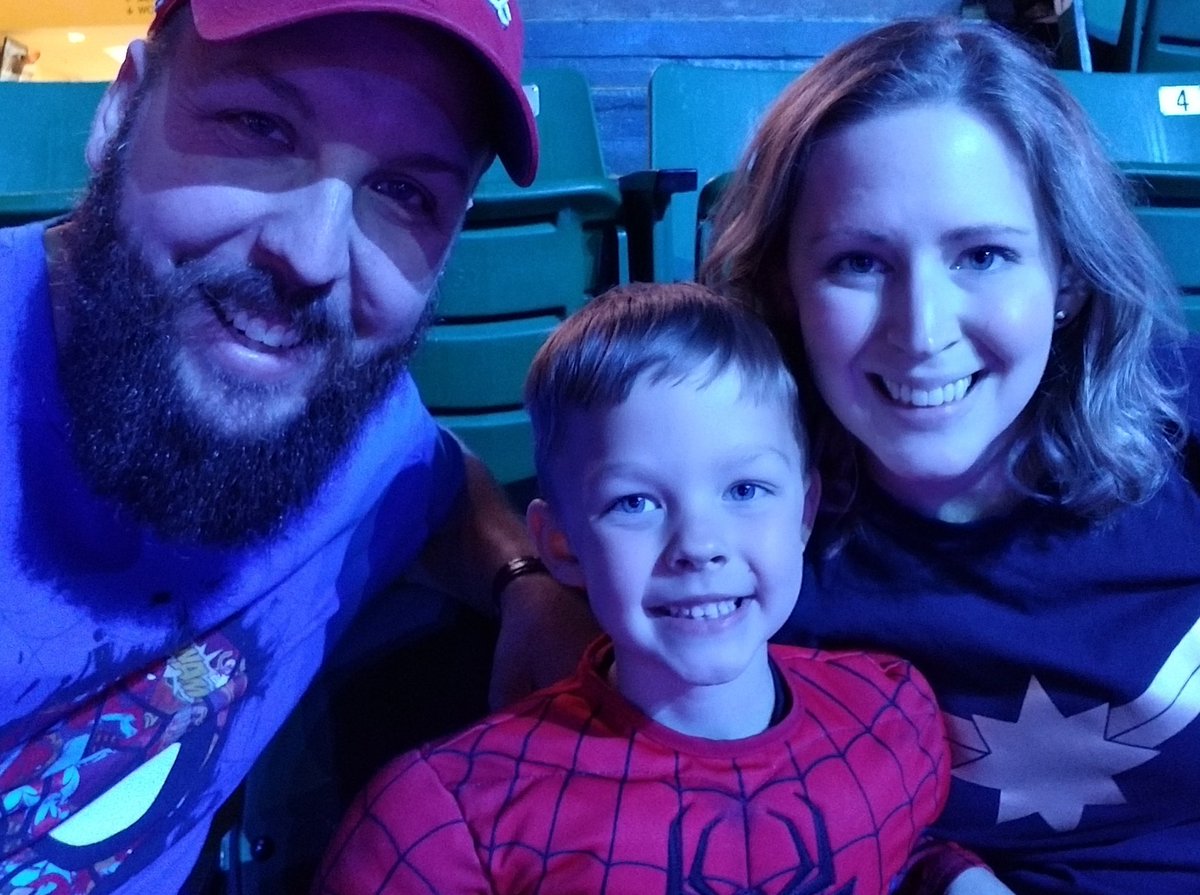#MarvelUniverseLIVE