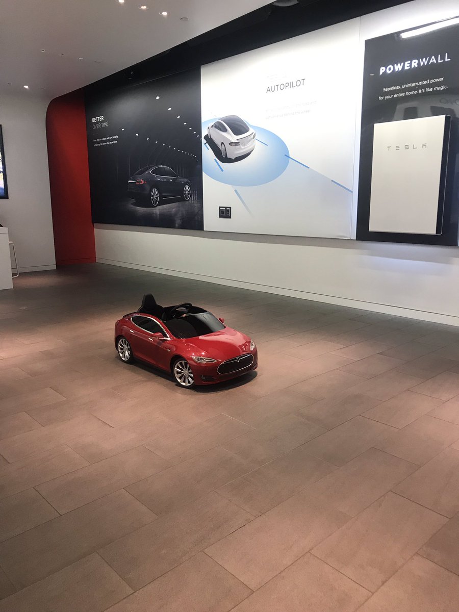 sweeetmad's tweet photo. Got our new showroom car today! We have full sized options too :) @elonmusk @Tesla https://t.co/CuK4CN6TEr