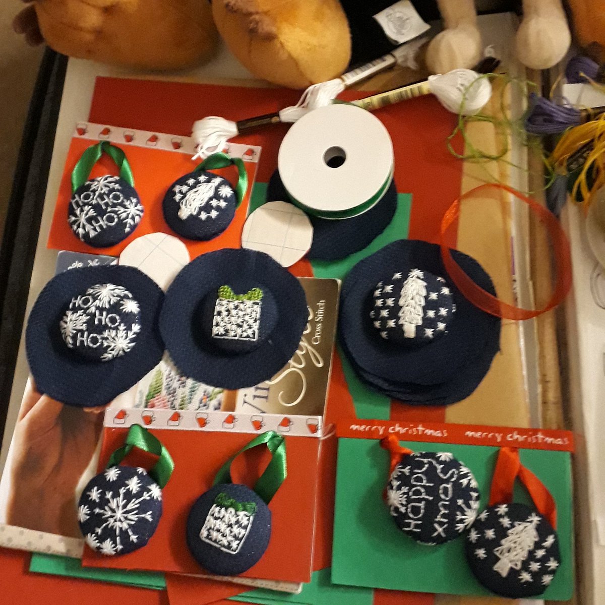 misslucycherie's tweet photo. Now time to make New Xstitch Xcellence #Christmas #decorations 2019 #decor #worldcraftweek #modernembroidery #SmallBiz #MarchMeettheMaker #handmade #modernembroiderymovement #Crafturday #shopsmall #shropshire https://t.co/cEXdEvUe5p