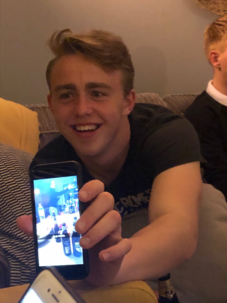 germ_wijnja's tweet photo. Like als je deze jongen knap vind. 
Retweet als je hem niet zo knap vind. https://t.co/6EwMrlkLrU