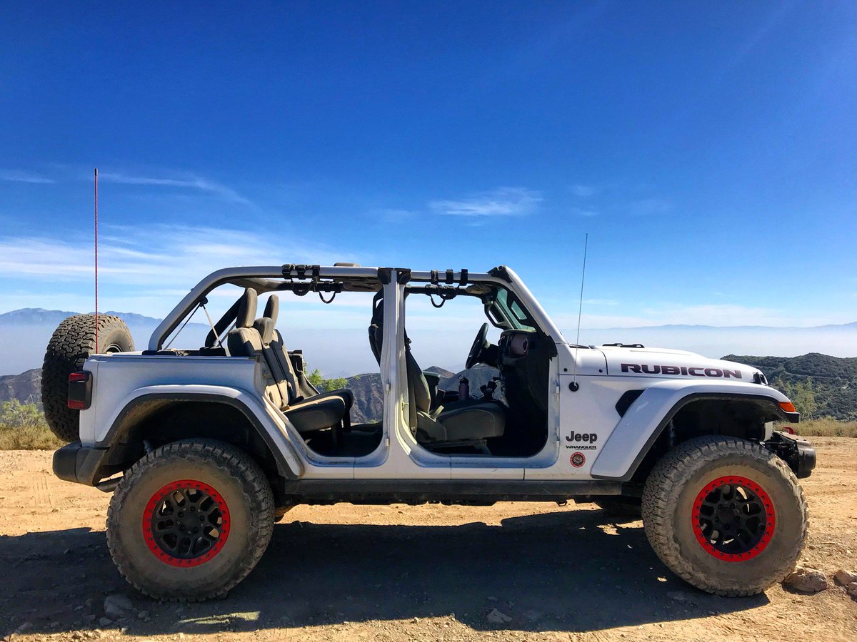 Shed some layers. 
📸: Kaden M. #springbreak