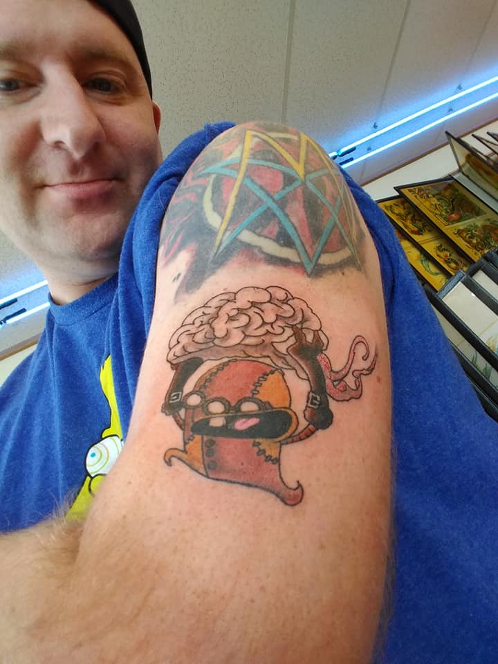 TripCtulsa's tweet photo. @jimmyurine  @JhonenV  @MSI  my sexy new piece, done by eyewitness tattoo in tulsa.
#newink #msi #mindlesstattoo #nobrain https://t.co/qyxqTWppvV