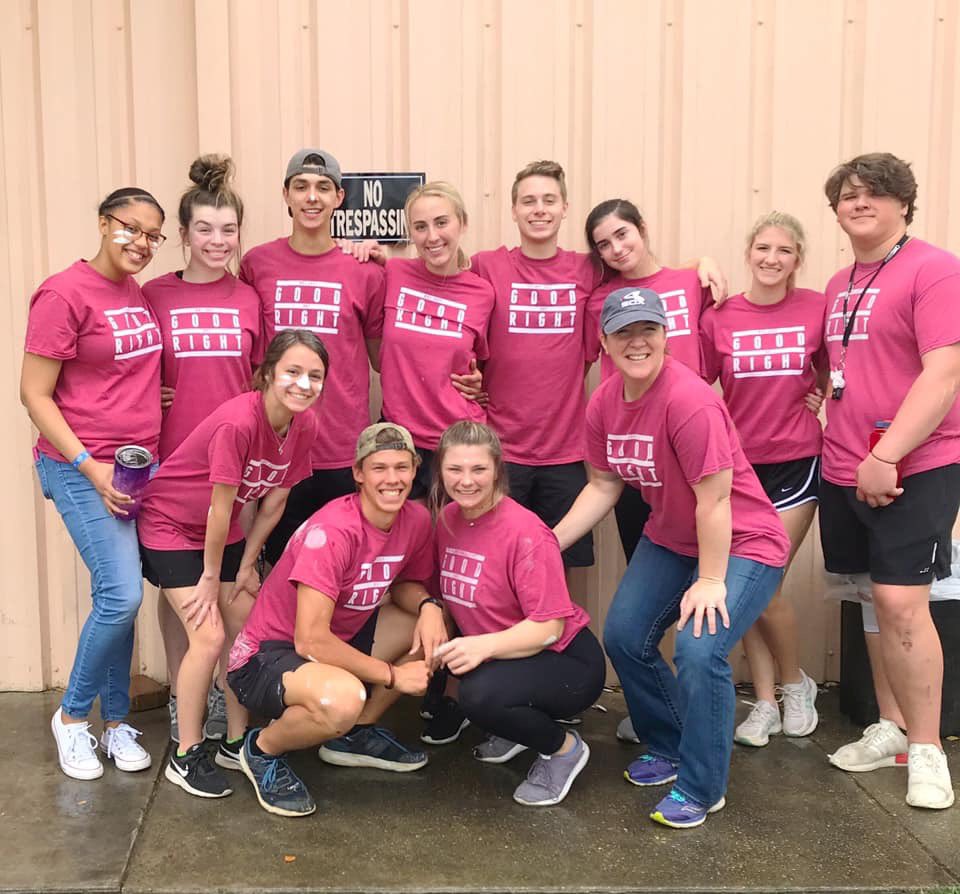 praiseyth's tweet photo. Servolution Saturday!! The FOUR12 fam was out serving, loving, and blessing all over SETX! #becauseofJesus #ServolutionBMT https://t.co/hNkDJrID5g
