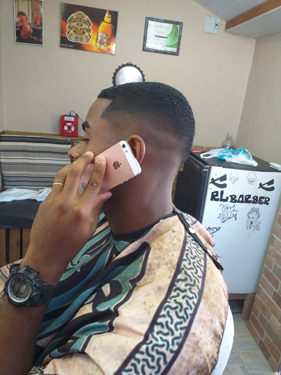 RlBarbearia's tweet photo. Quem trabalha com fé , deus abençoa 🙇🏻📏💈 https://t.co/nrrDk0pYum