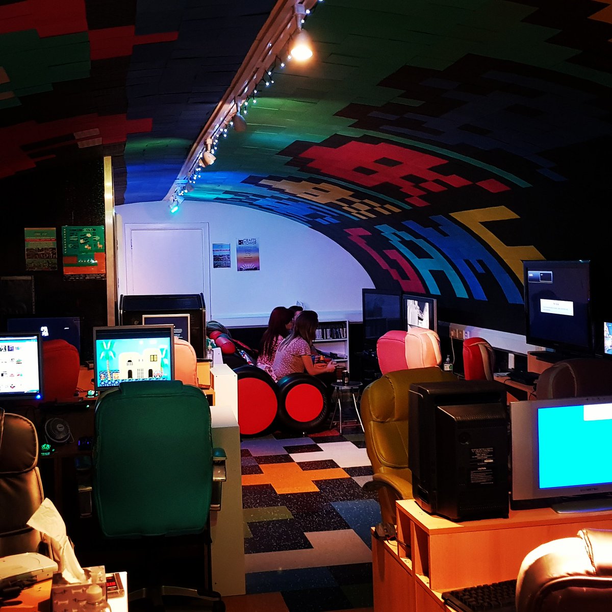 Retrob8's tweet photo. Another superb night at my home from home @Game_Over_Ports. As always Steve is the perfect host. #RetroGamingCave #GamingMuseum https://t.co/psWKms2mQ4
