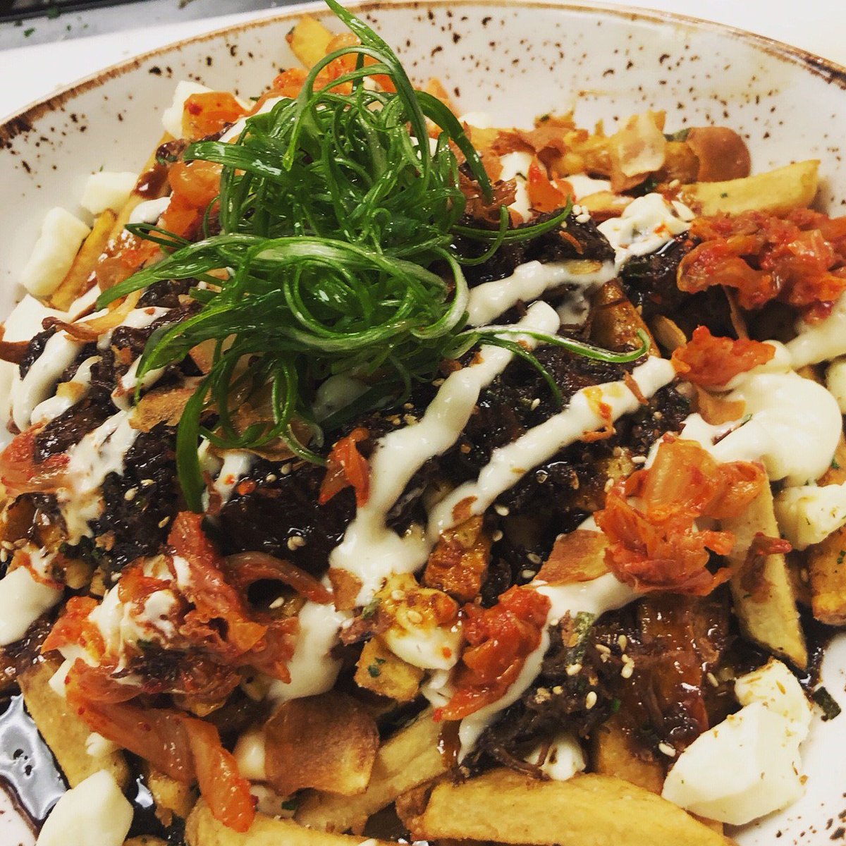 PoutinePurpose's tweet photo. A Korean Inspired Poutine from @one18empire for #PoutineWithPurpose April 12 - 20! Aioli, Gochujang short rib with a Furikake, Kimichi demi, garlic chips and green onion #OhMyCurdYYC https://t.co/1aSAm150Np https://t.co/lDA5oKKBk0