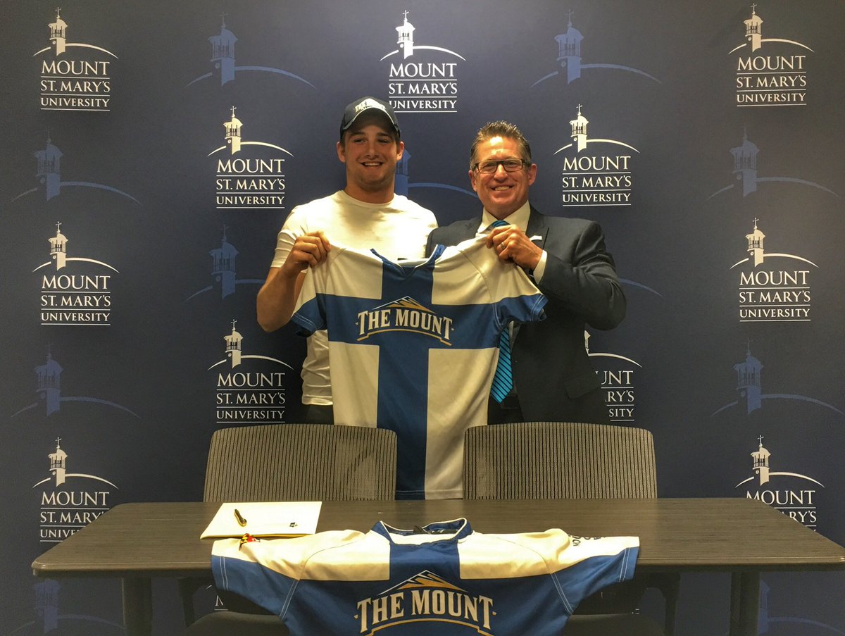 MountRugby's tweet photo. 🚨class of ‘23🚨 Excited to welcome Anthony DiFolco to the family! Anthony was joined by his mom for his signing at the Mount yesterday. He’s a hard hitting 8-man from Central Catholic in Pittsburgh, PA who will incorporate his physical style to the pack! #MountProud #MountRugby https://t.co/NXdtDja14M