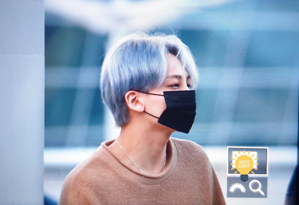 yoondoingthings's tweet photo. jeonghan with blue hair! (2019) https://t.co/Eafbrm65Ba