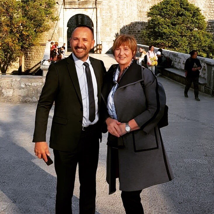 KonzervativciHR's tweet photo. Suverenisti u Dubrovniku
#hks #hrast #hspas #konzervativci #ruzatomasic #hrvatskisuverenisti #suverenisti #europeanparliament #euelections2019 #izborieu2019 #ecrgroup #politikahr #dubrovnik https://t.co/9R3Op9FCyh