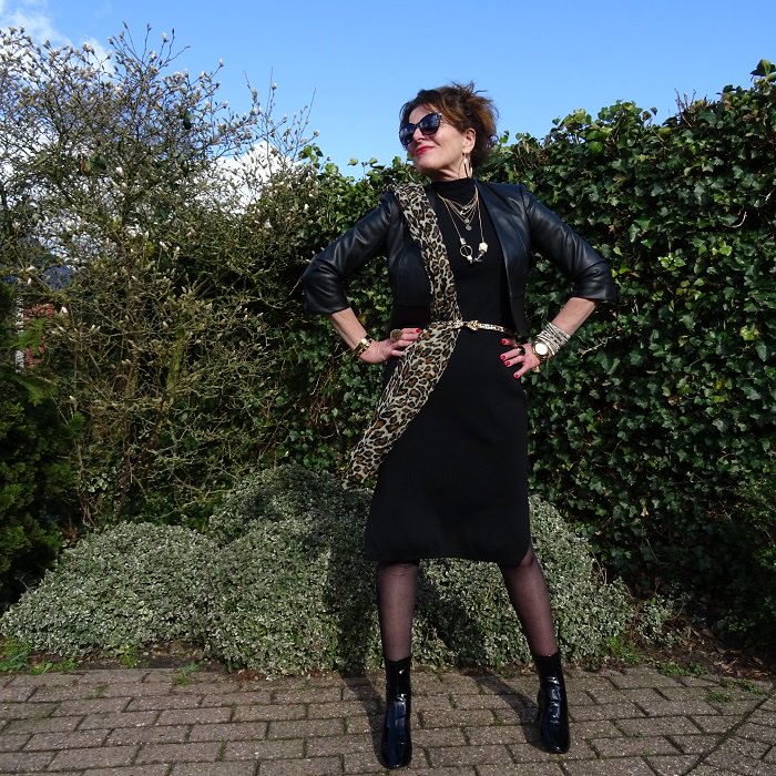 nancybaten1's tweet photo. Accessories Make the Look! Match made in Seven #accessories #bloggers #fashion #fashionbloggres #MatchmadeinSeven #outfitinspiration #series #stylebloggers https://t.co/dRg5ssSS7A https://t.co/kql8o25hAU