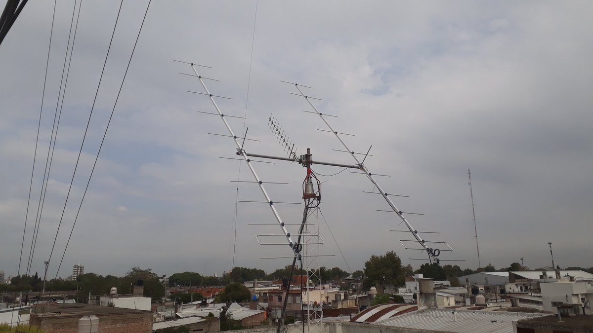 LU2FGL's tweet photo. Nueva configuracion...!
Al fin 2 x 11 LFA 
#HamRadio #144mhz #EME #LU2FGL #QST #QRO #QRP https://t.co/pfDA0NmLWn