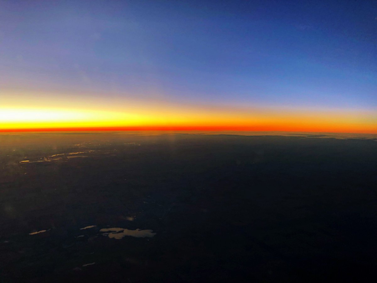 Keg767's tweet photo. Dawn breaks just north of Griffith in NSW after 9:45 of night en route Narita- @Melair. ##qf80 #qantas #avpic #dawn https://t.co/JUJtTFoXX4