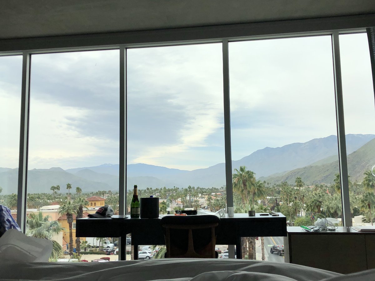ekettle's tweet photo. Gonna miss this view this week. #postspringbreak #PalmSprings https://t.co/UyjVFIjv1e