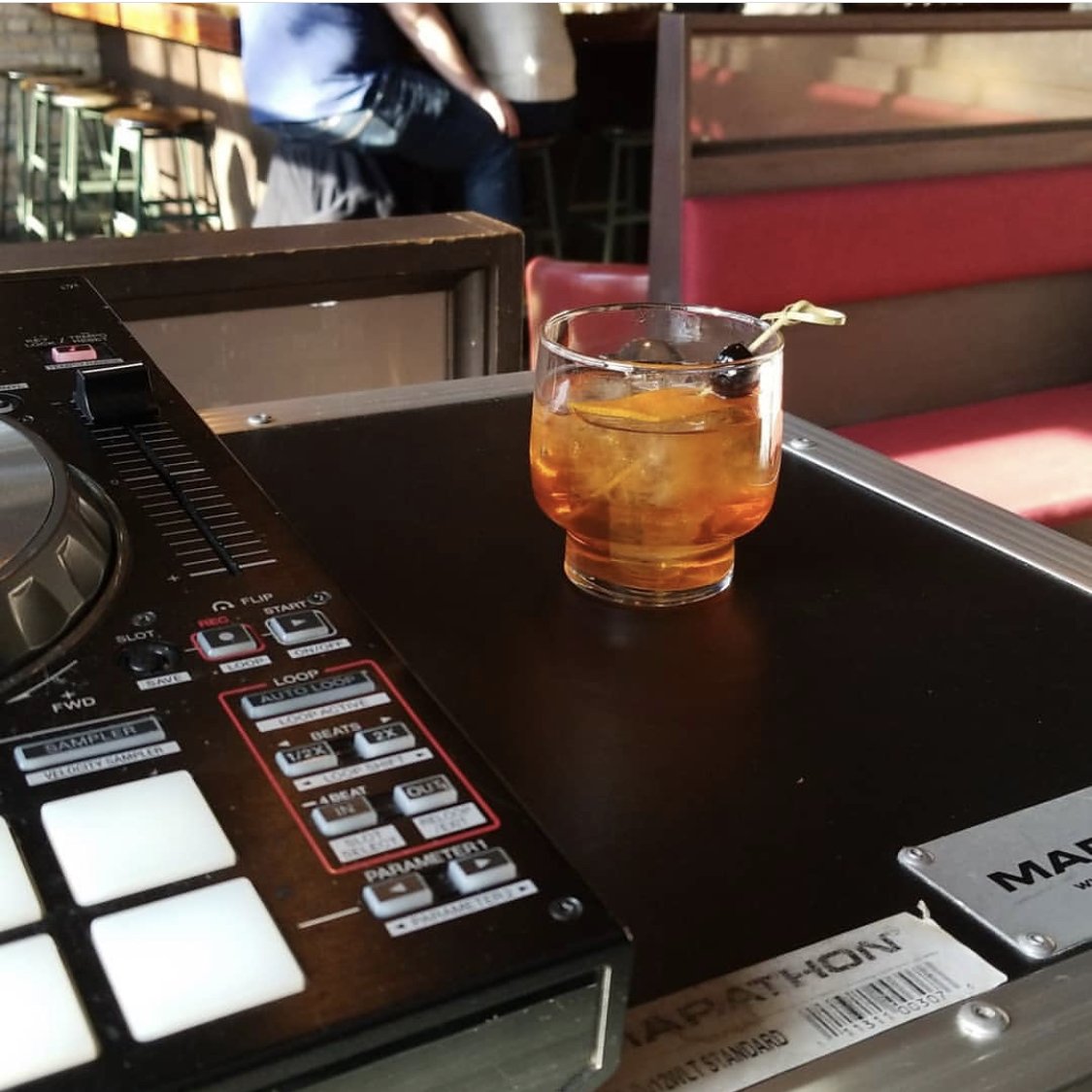 thewalkinchi's tweet photo. Saturday night in Logan Square: let's get it 🤪DJ Jive Fresh is in the house all night long! #friendlyasfuck #thewalkin #chicagodrinkauthority https://t.co/OnER54p5as