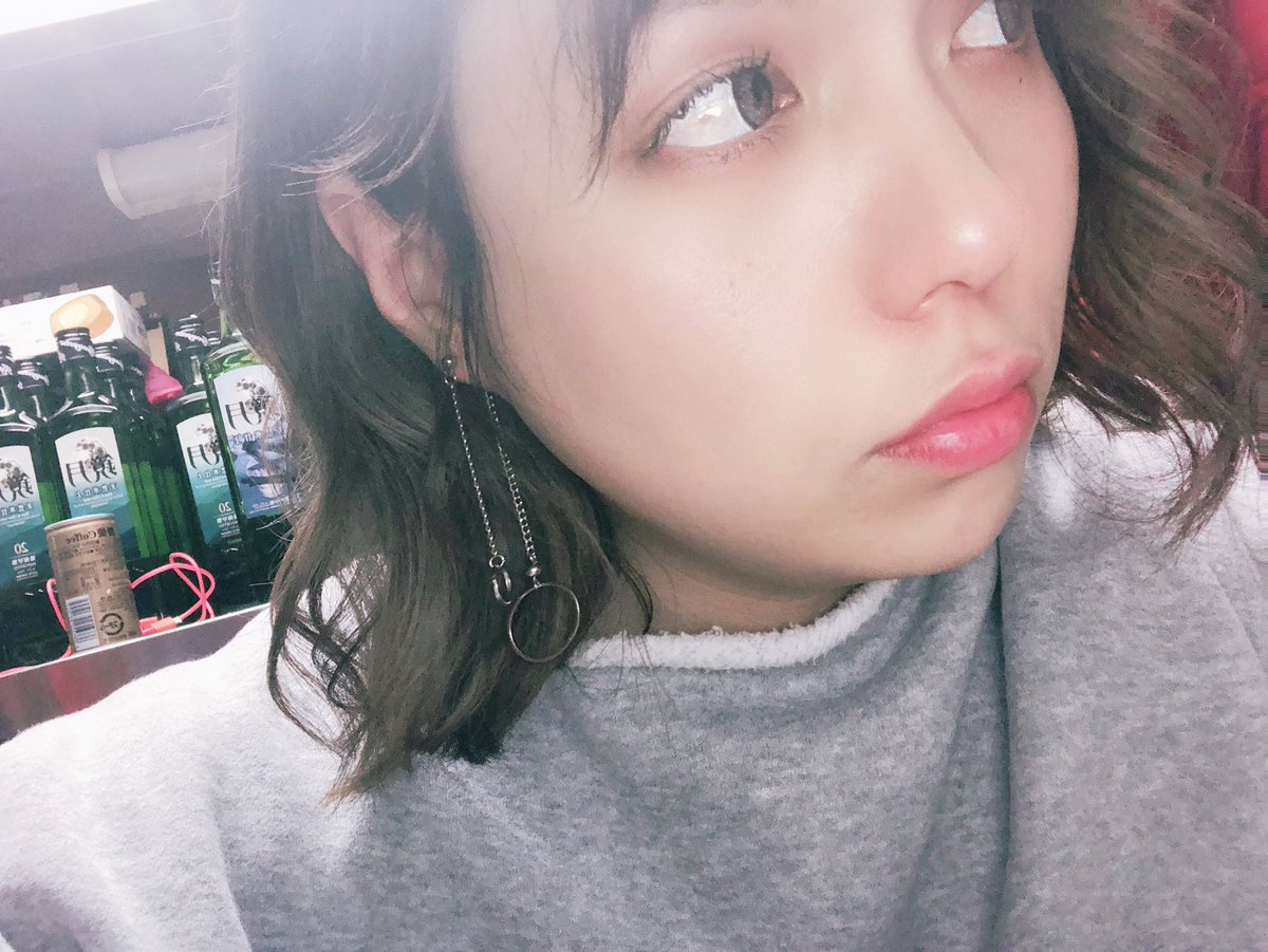 リオ あったかくなってくると急にシルバーを付けたくなるのだよ昔から 今日は久々にお気に入りの変形ピアス キャッチの部分にプラーンとシルバーのリングが付いててかわいい 女装 男の娘 オカマ ノンホル リオ シルバーアクセサリー