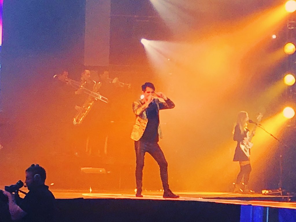 Nadia_Jayne_H's tweet photo. Panic! At the disco were so good tonight! #panicatthediscomanchester https://t.co/bsVPnfdtav