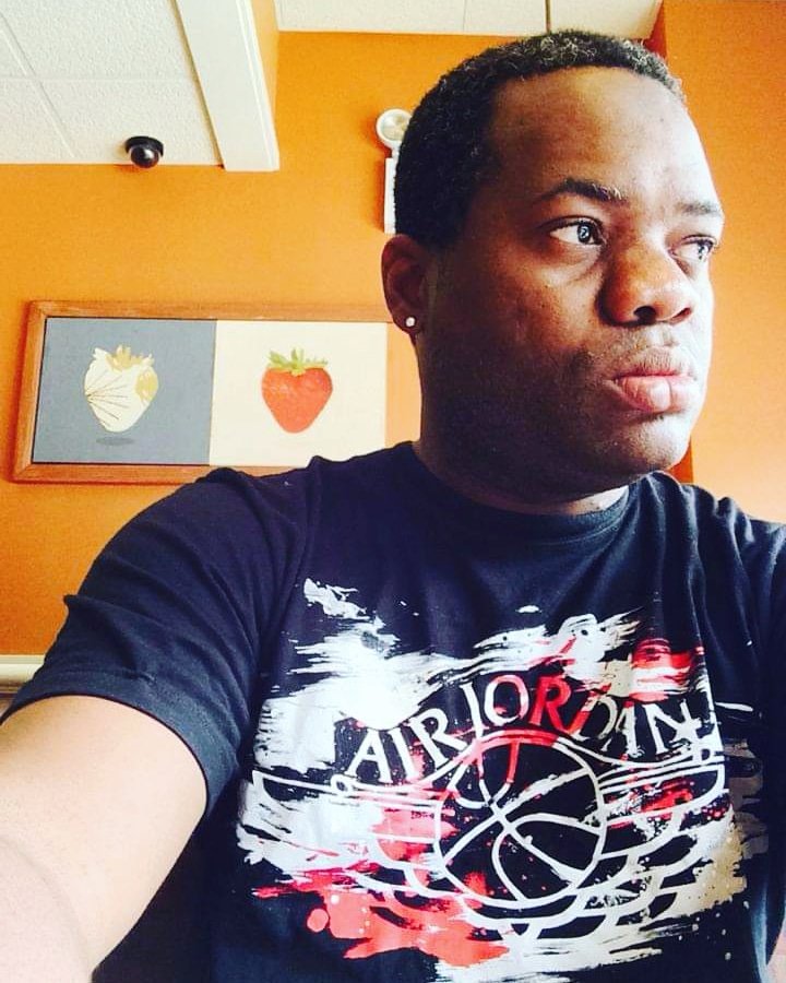 LatchowO's tweet photo. Travailleur, méga actif sur le terrain, serviable, toujours opérationnel a 200%,  qui ne lachait jamais ses éléments. Soldat acharné sur le chemin de la réussite. 
       Il était mon manager,  mon frere, mon ami. Dans la musique, sur le terrain,  dans les wés les wés. https://t.co/1JnVBHs2XY