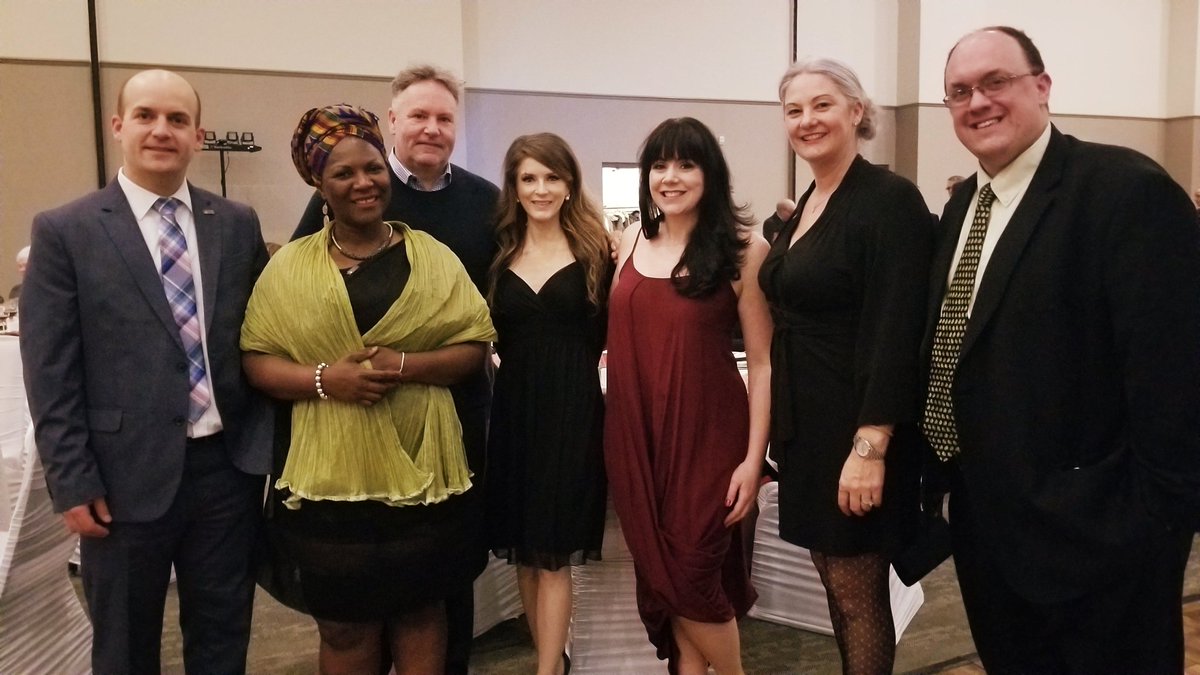 Un hommage bien mérité pour <a href="/ASimardL/">Amanda Simard</a> ce soir dans le cadre du Gala de la #francophonie organisé par <a href="/AFondateur/">Association Champlain Fondateur</a> avec <a href="/RejeanSirois66/">Réjean Sirois</a> <a href="/bertrma/">Marc Bertrand</a> <a href="/ChatedDanielle/">Danielle Chatelain</a> <a href="/joiedetrepere/">Martin Laporte</a> <a href="/AssoiVal/">Valerie Assoi, (elle)</a> <a href="/SavoieJolene/">Jolene Savoie-Day</a>