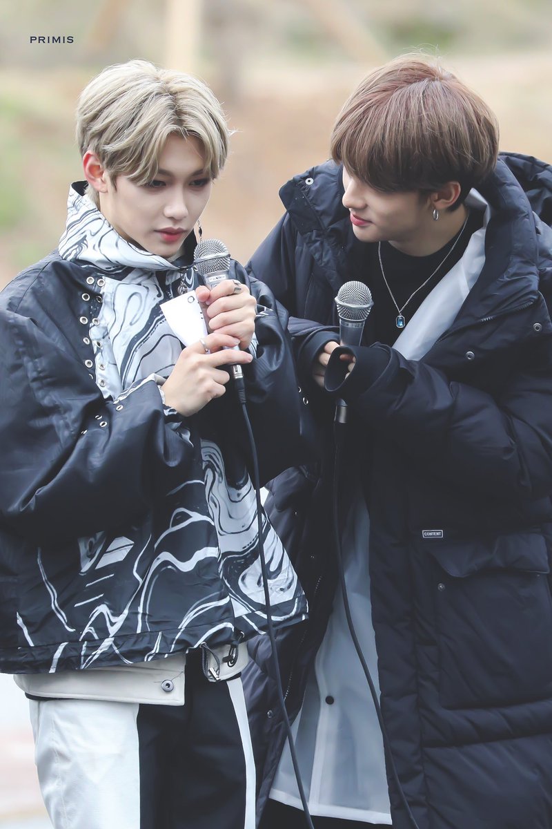 felixarchived's tweet photo. im hyunjin giving all his attention to felix only https://t.co/TTGykQpqZo