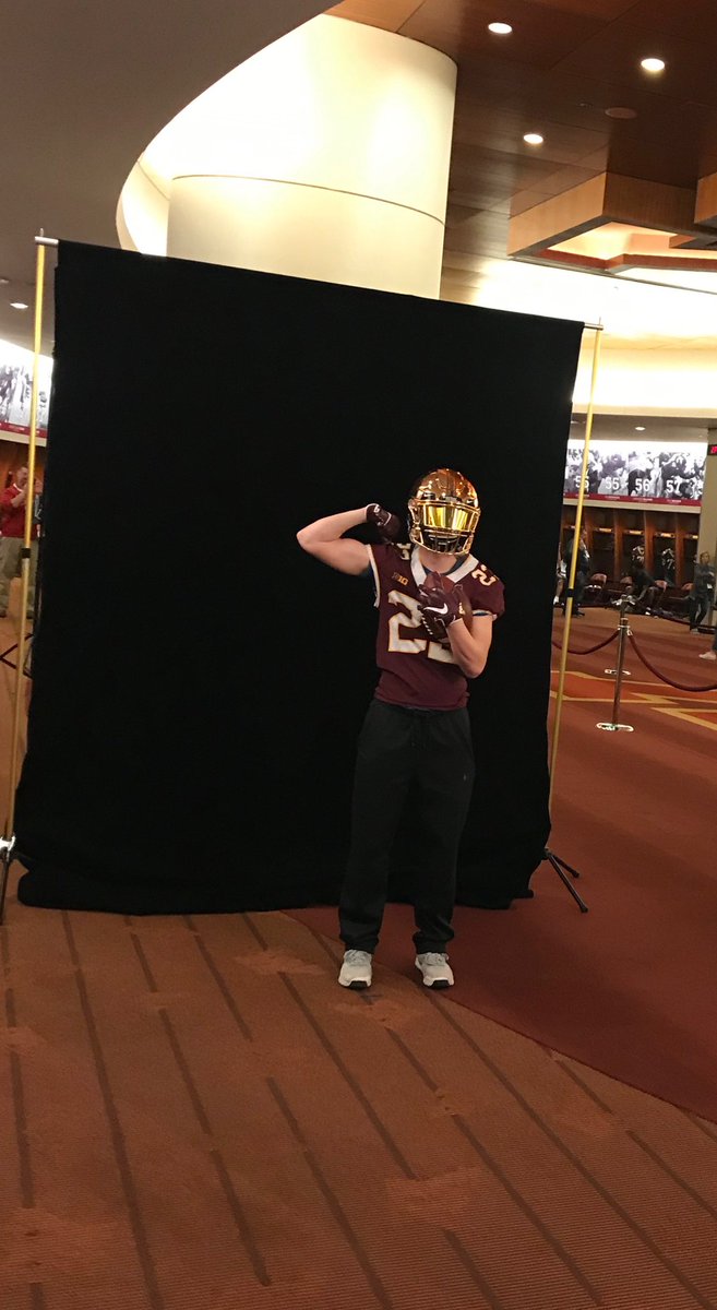 RobertRezex23's tweet photo. Great Visit to University Of Minnesota today! Was truly inspired by @Coach_Fleck’s comments! Thank you @UMcoachburns for the opportunity! #rowtheboat https://t.co/L1pUbFo6jT