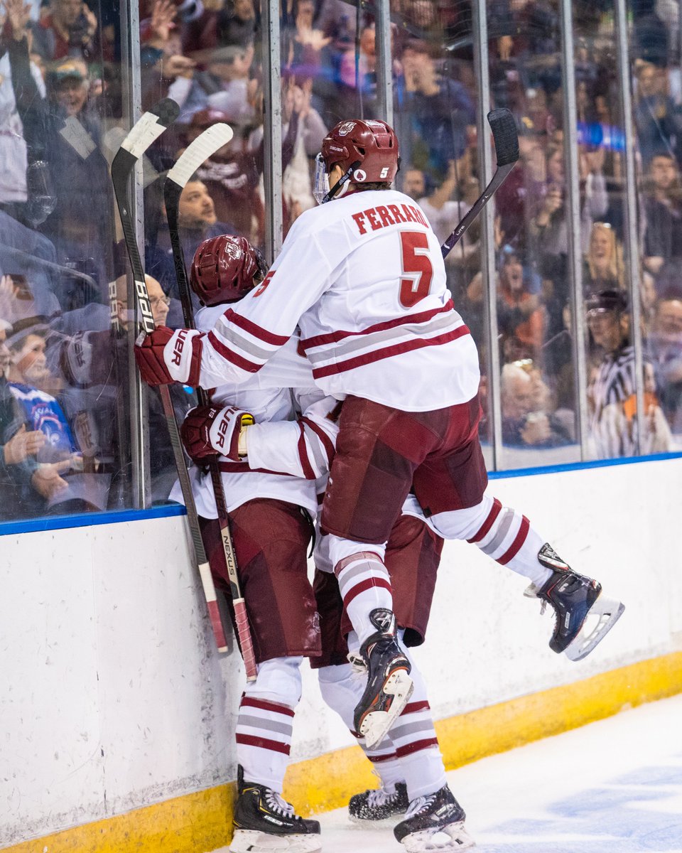 jonbrynjolf's tweet photo. UMass 18, Jake Gaudet scores the first game of the NCAA Northeast Regional championships against Notre Dame, ending the period 3-0 UMass! https://t.co/9pDneDWvXx