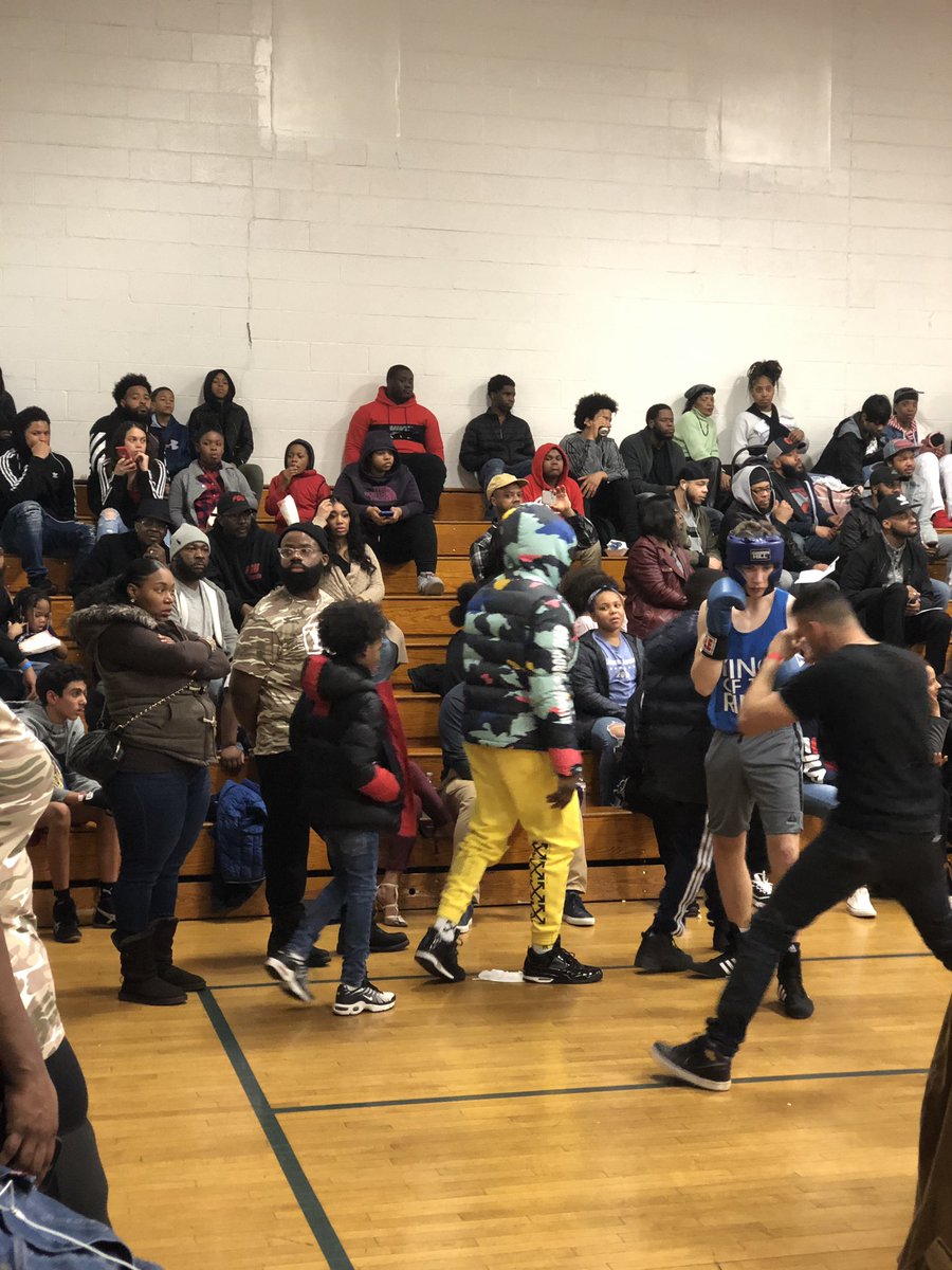 Euclid_PD's tweet photo. Great night @EuclidCentral for “Fight to Unite Against Gun Violence!” Shout out to @LittleGiants for this awesome event &amp; @euclidschools for hosting! EPD is proud to be a part of unifying our community, empowering young people for good, &amp; building bridges for tomorrow! 💪🏿👊🏽🥊 https://t.co/Kjju8eod1I