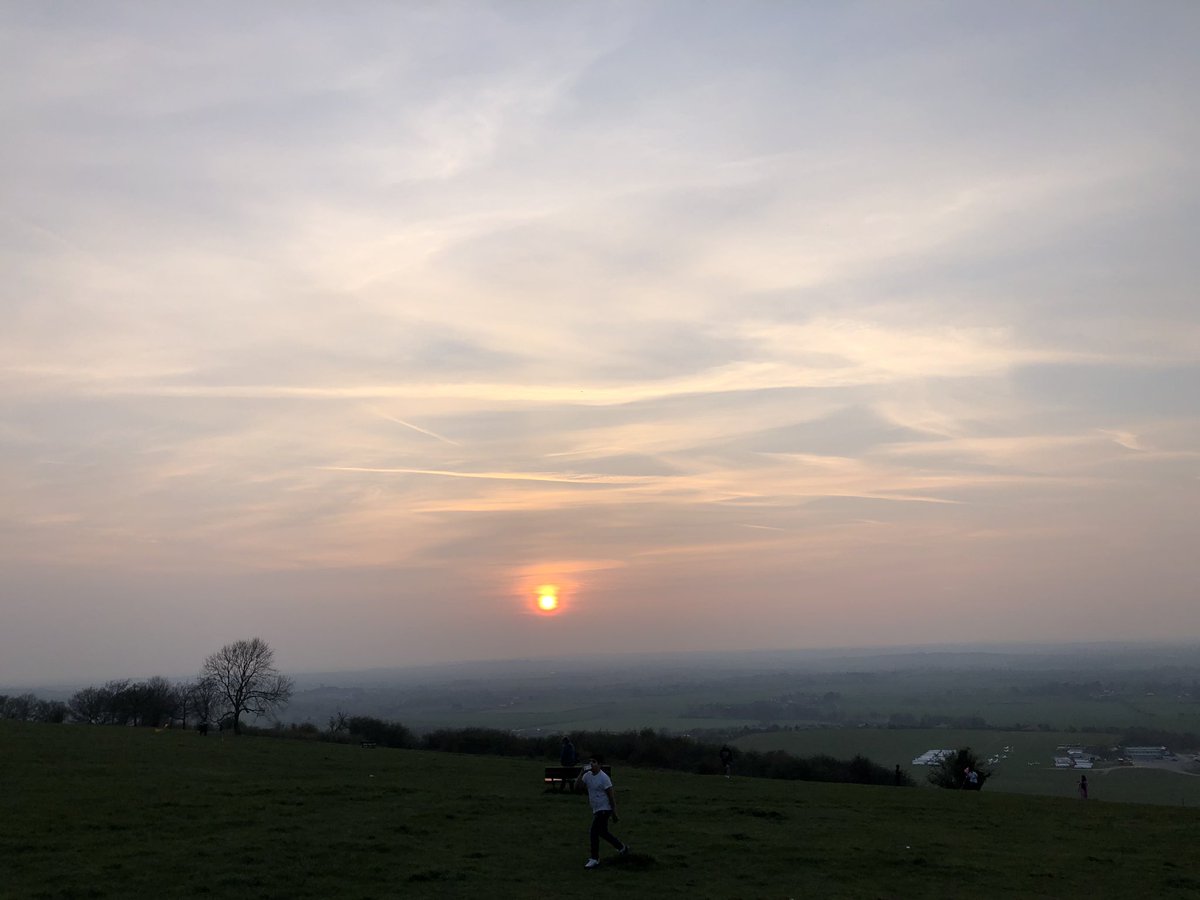 GuyahIan's tweet photo. Beautiful #sunset ☀️ in #bedfordshire spending time with the #family and #makingmemories - days like these are what make #life really worth #living
#classofcourage brings #sunshine ☀️ into people’s lives with #lifechangingtrauma #trauma #disabilities #findingtheirnewawesome https://t.co/stNpTh7qxn