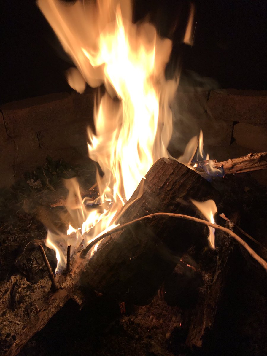 theClurichaun's tweet photo. Feeling warm tonight! #FirepitTime! 🔥 https://t.co/gxsve3QmEh