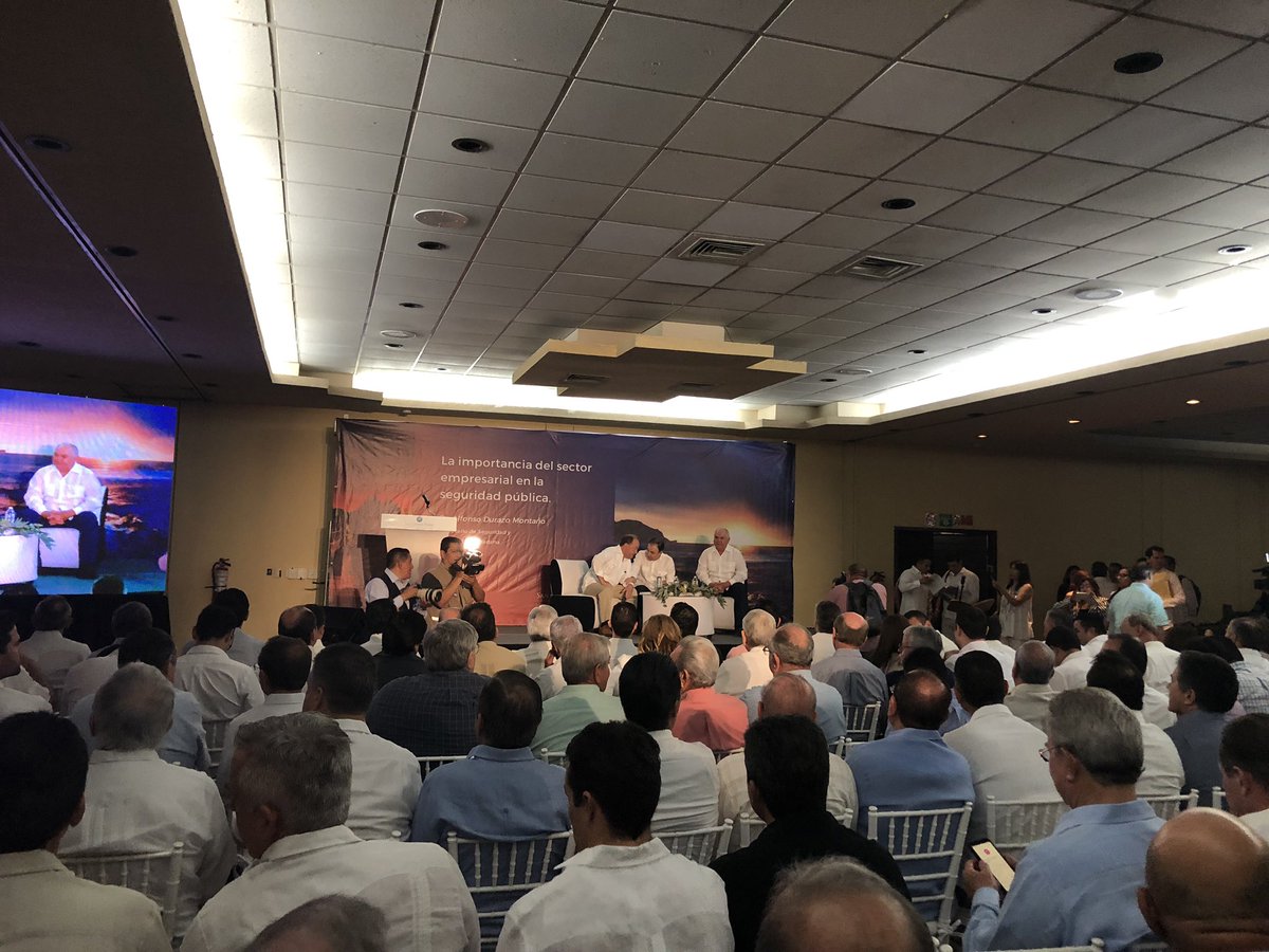 Hoy acompañe <a href="/AlfonsoDurazo/">Alfonso Durazo</a> a la conferencia “La Importancia del Sector Empresarial en la Seguridad Pública”, tengo la confianza en que está estrategia funcionará, y que será una transformación total del país, ya que combate la corrupción a fondo.