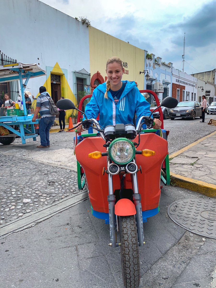 That‘s how you get around town here... 😂🛵 So nice to be back! I‘ve missed this place 😍🇲🇽 <a href="/Abierto_GNP/">Abierto GNP Seguros</a>