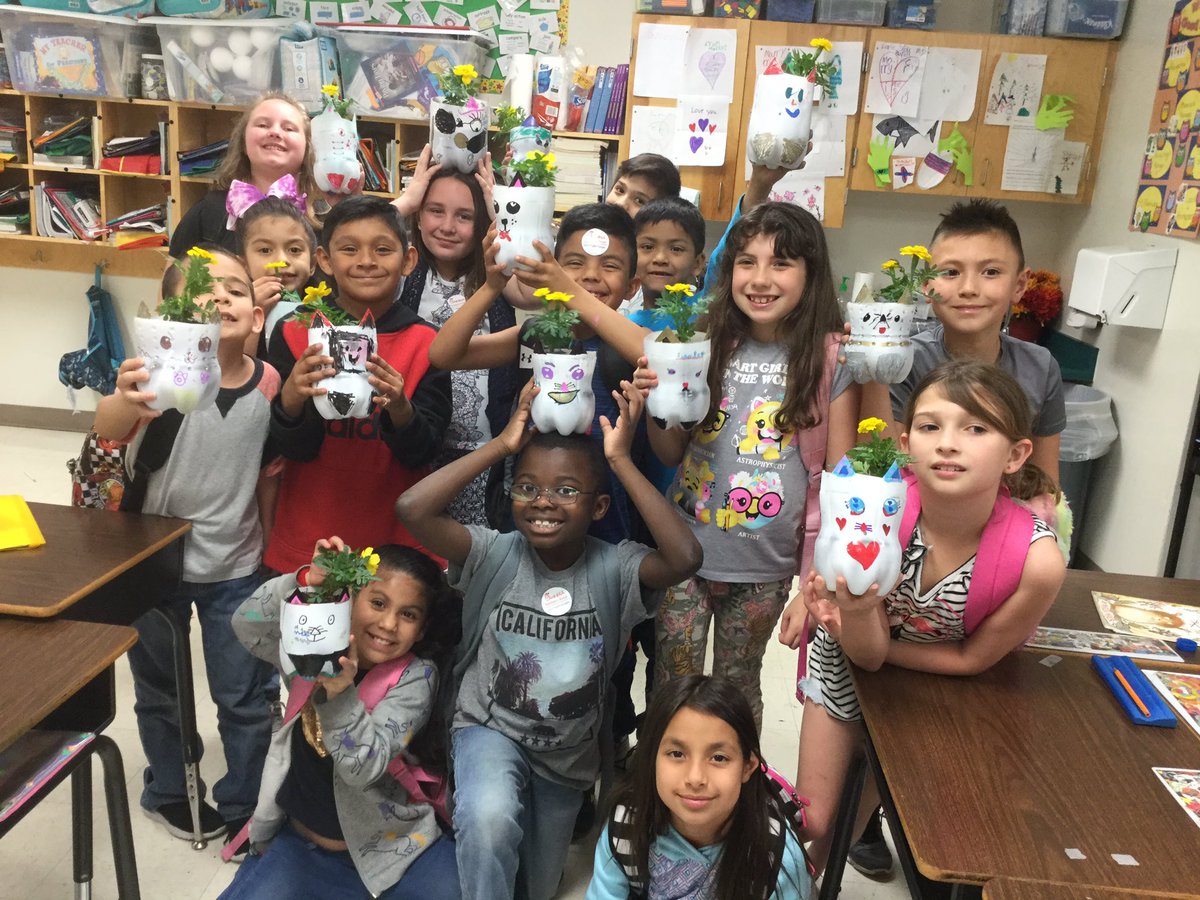 michellelynn100's tweet photo. Super Second Graders learned that good citizens recycle and created planters out of plastic bottles. #thisislewis https://t.co/r0QbpYXRRV