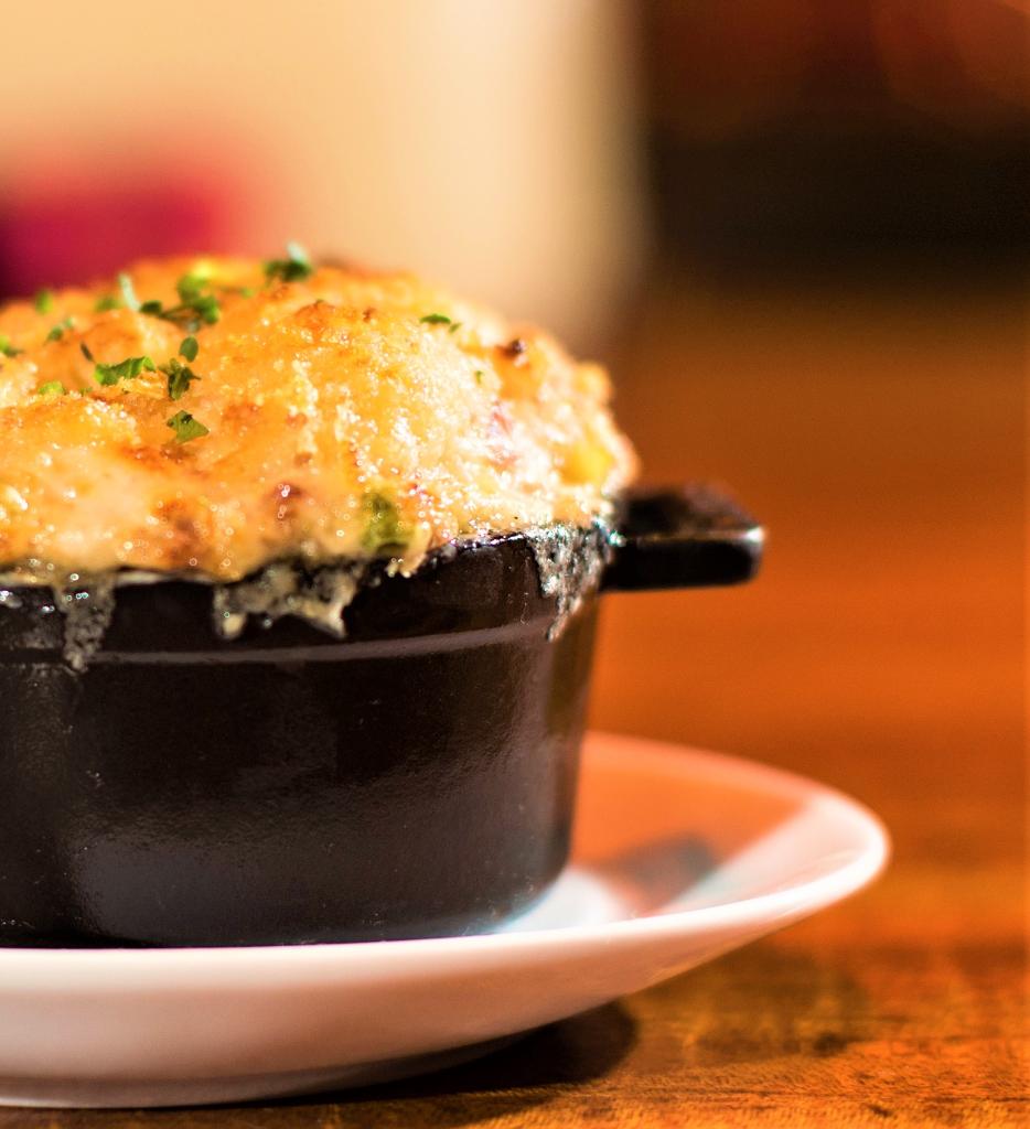 Delicious, baked, ooey-gooey goodness. 🤤 #MacAndCheese

Get cheesy tonight: goo.gl/Ur2mtP