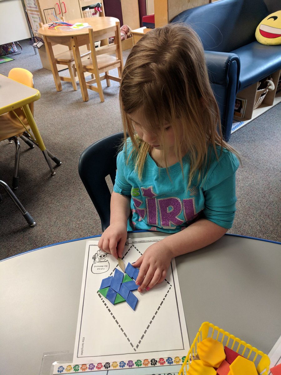 LyonsTeamUPK's tweet photo. Another UPK problem solving challenge:  Using tangrams to fill the shape. https://t.co/hcQrhdFPTy