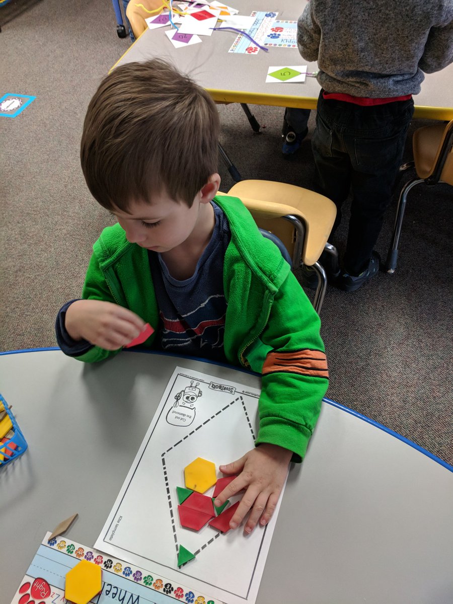 LyonsTeamUPK's tweet photo. Another UPK problem solving challenge:  Using tangrams to fill the shape. https://t.co/hcQrhdFPTy