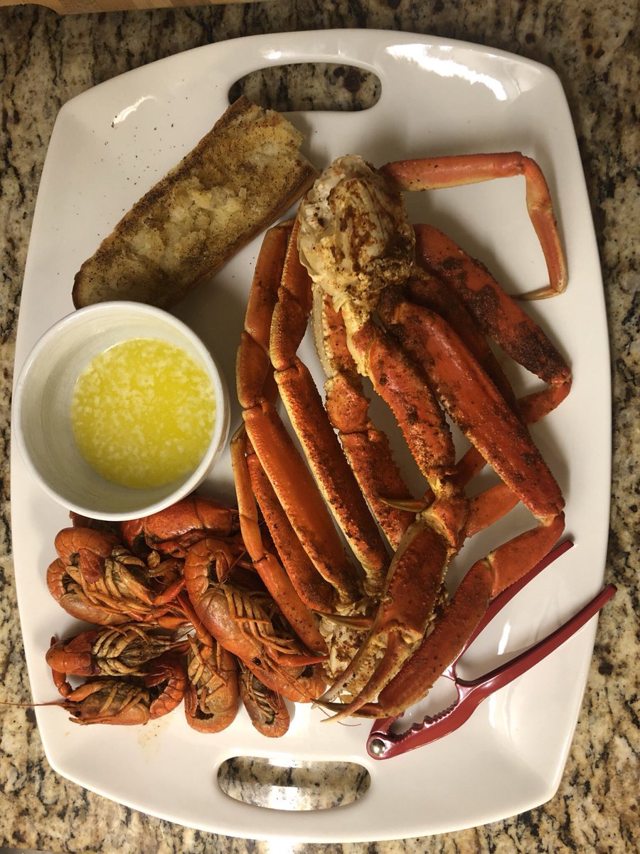 Fleming_Biology's tweet photo. A little #basketball and a whole lotta home! #allmine #crawfish #crablegs #cajunbread #oldbay https://t.co/qHcanKpL2B