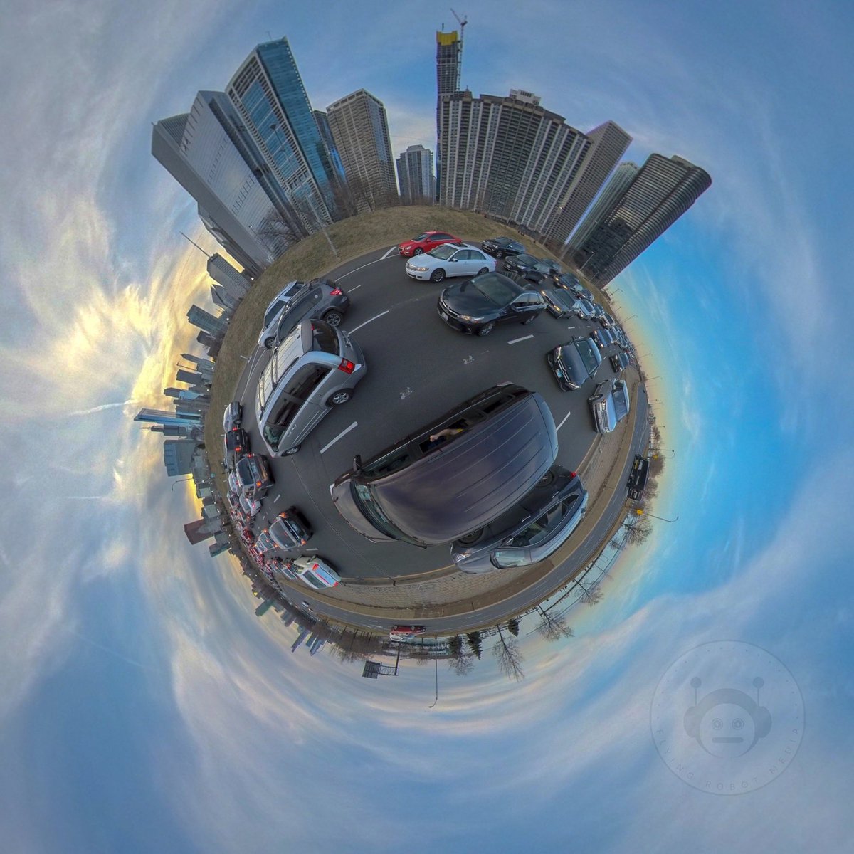FlyingRobotUSA's tweet photo. In traffic with the Insta360 One X 

Get your 360 camera with a FREE accessory here
https://t.co/XijMnsSamk

Follow me on @VResh_Live 

#lakeshoredrive #chicago #vresh #insta360 #insta360onex #illinois #traffic #sunset #tinyplanet #360camera https://t.co/PkbgGl3R0c